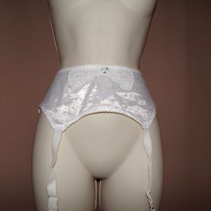 Vintage White Simone Garte Belt Size 32